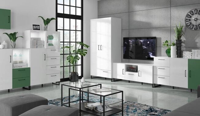 Salon: butelkowa zieleń i szary. Sprawdź najmodniejsze aranżacje