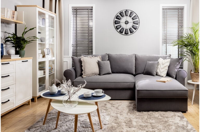 Salon w stylu klasycznym z nowoczesnym klimatem