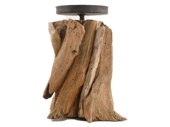 Świecznik z drewnem