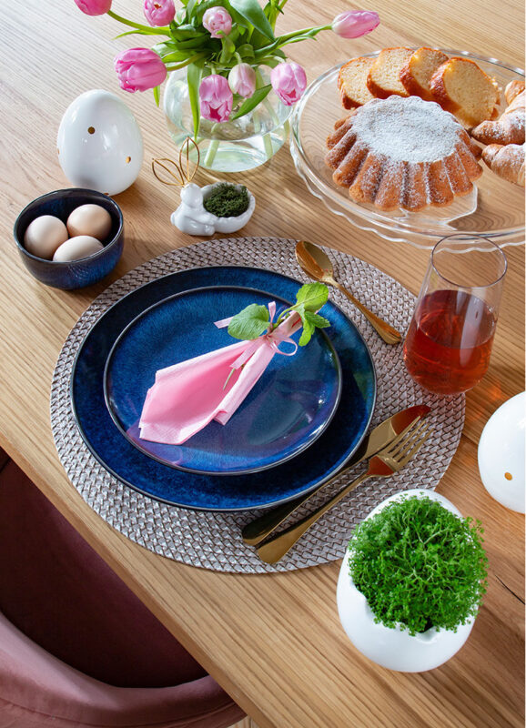Kolorowa aranżacja stołu na Wielkanoc