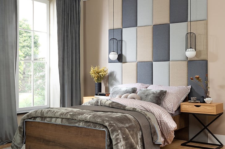 Łóżko Nepo Plus i panele tapicerowane w sypialni