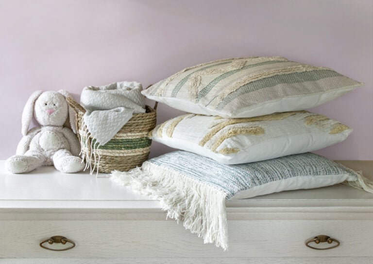 Poduszki Kalea, Aida, Dalia, koc Cardiff, kosz - aranżacja