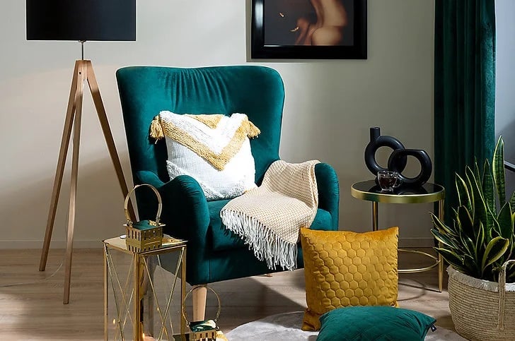 Koszyk dekoracyjny w salonie