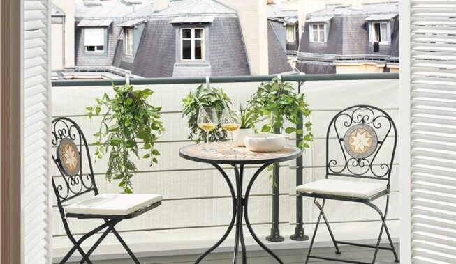 Jak urządzić mały balkon w bloku? Inspiracje i aranżacje od BRW