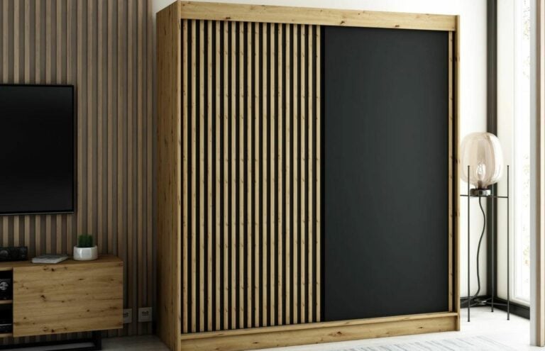 garderoba z lamelami