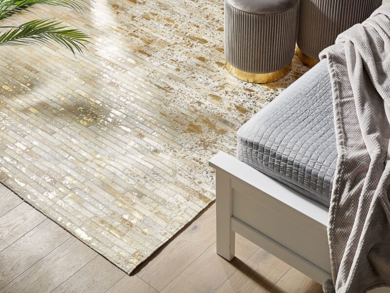 Dywan patchworkowy skórzany 140 x 200 cm złoto-beżowy TOKUL