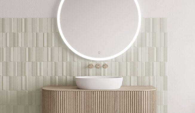 Malowanie płytek łazienkowych — szybka metamorfoza małym kosztem! Jaką farbę wybrać?