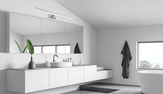 Biała łazienka: jakie dodatki wybrać? Sprawdź!