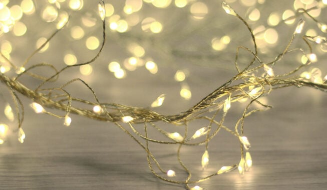 Bożonarodzeniowe świąteczne ozdoby przed dom – stwórz magiczną atmosferę!