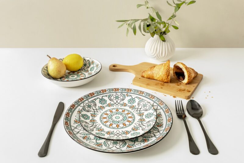 Kolorowy serwis obiadowy: jaki będzie najlepszy? Wybierz kolory pobudzające apetyt!