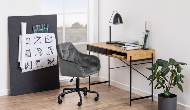 Jaki fotel obrotowy wybrać do małego biurka? Przewodnik dla właścicieli niewielkich wnętrz