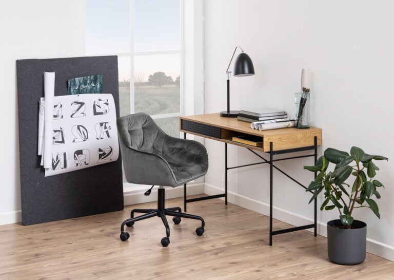 Szary fotel obrotowy Brooke - aranżacja