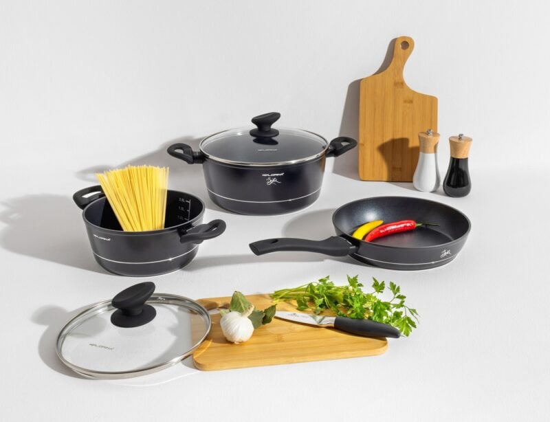 Garnek aluminiowy z pokrywką Delux