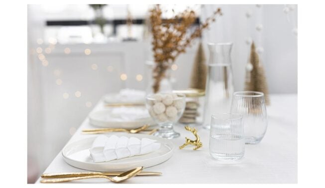 Rodzinny obiad: jak przygotować świąteczny stół bożonarodzeniowy na wizytę gości?  | czytaj na blogu BRW