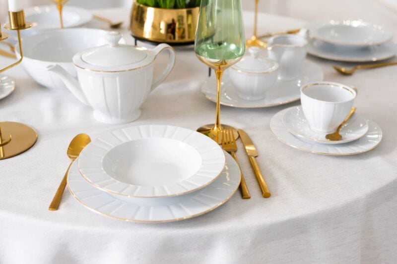 Komplet obiadowy 18 el. porcelanowy Ćmielów Oktawa złoty