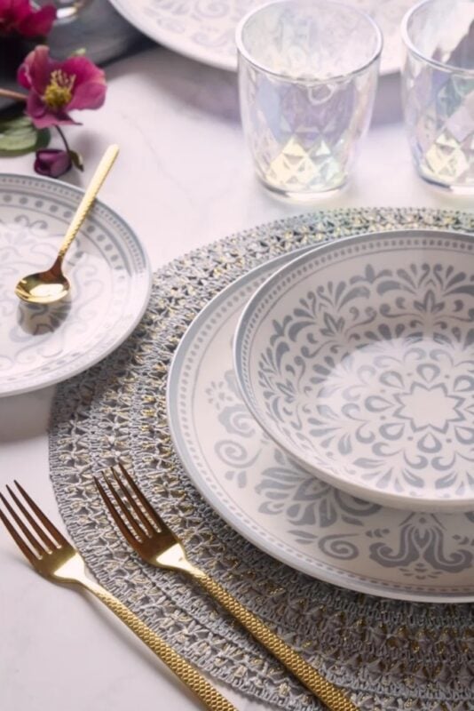 Komplet obiadowy porcelanowy Madison Arabesque Tognana 18 el. biało-błękitny