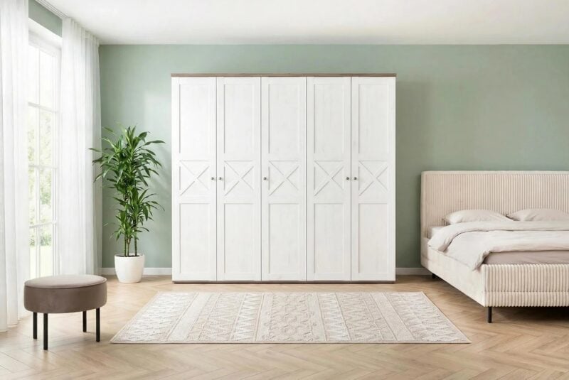 Szafa pięciodrzwiowa Stockholm w aranżacji sypialni