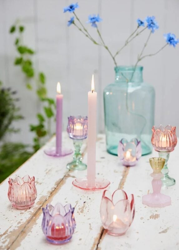 Świecznik szklany na nóżce Tulipan - wiosenna aranżacja stołu