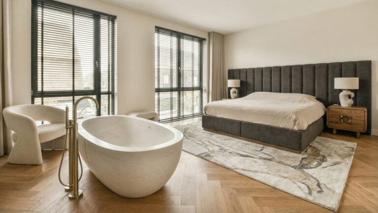 Wanna wolnostojąca w sypialni - aranżacja