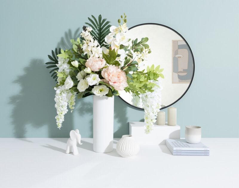 Gałązka liście zielona - aranżacja z kompozycją w wazonie