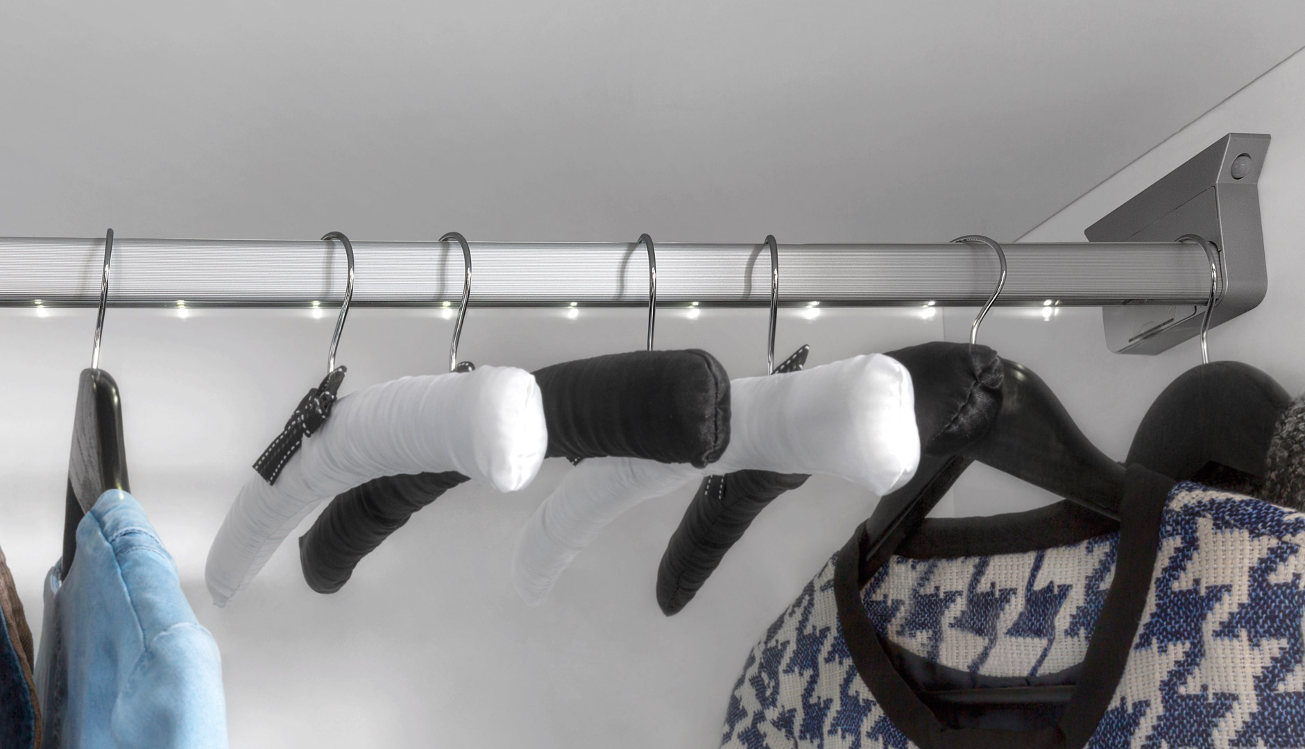 Drążek podświetlany z czujnikiem ruchu do szafy Nadir