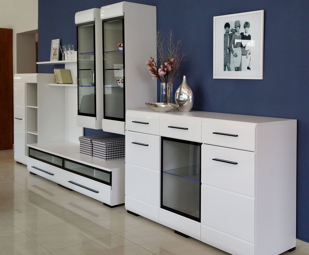 Ekspozycja mebli Black Red White w salonie partnetrskim w Dynowie