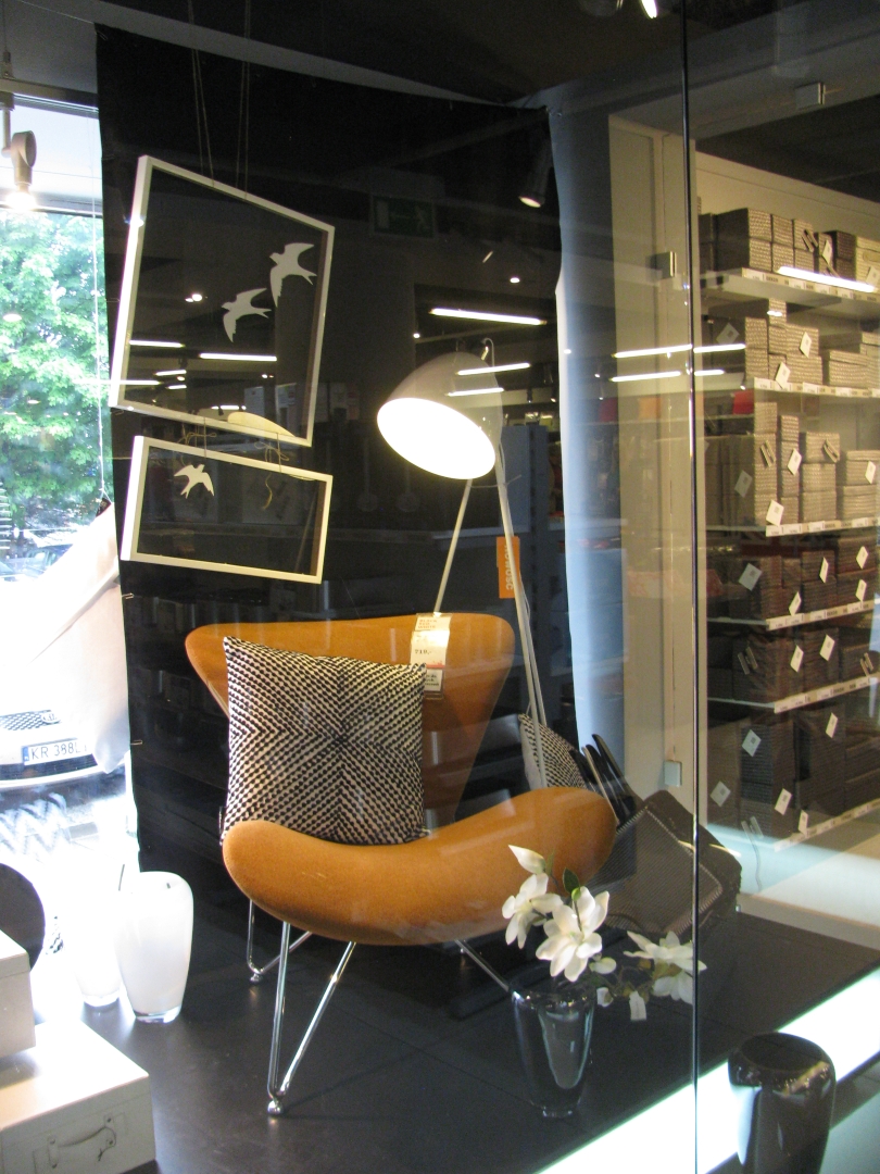 Ekspozycja mebli Black Red White w salonie w Krakowie