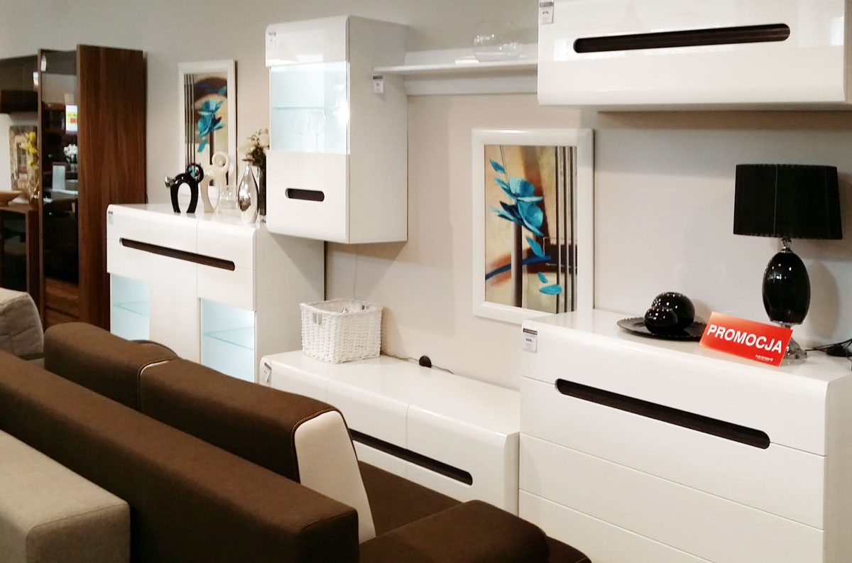 Ekspozycja mebli Black Red White w salonie partnetrskim w Łasku