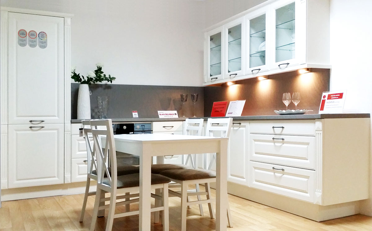 Ekspozycja mebli Black Red White w salonie partnetrskim w Ozimku