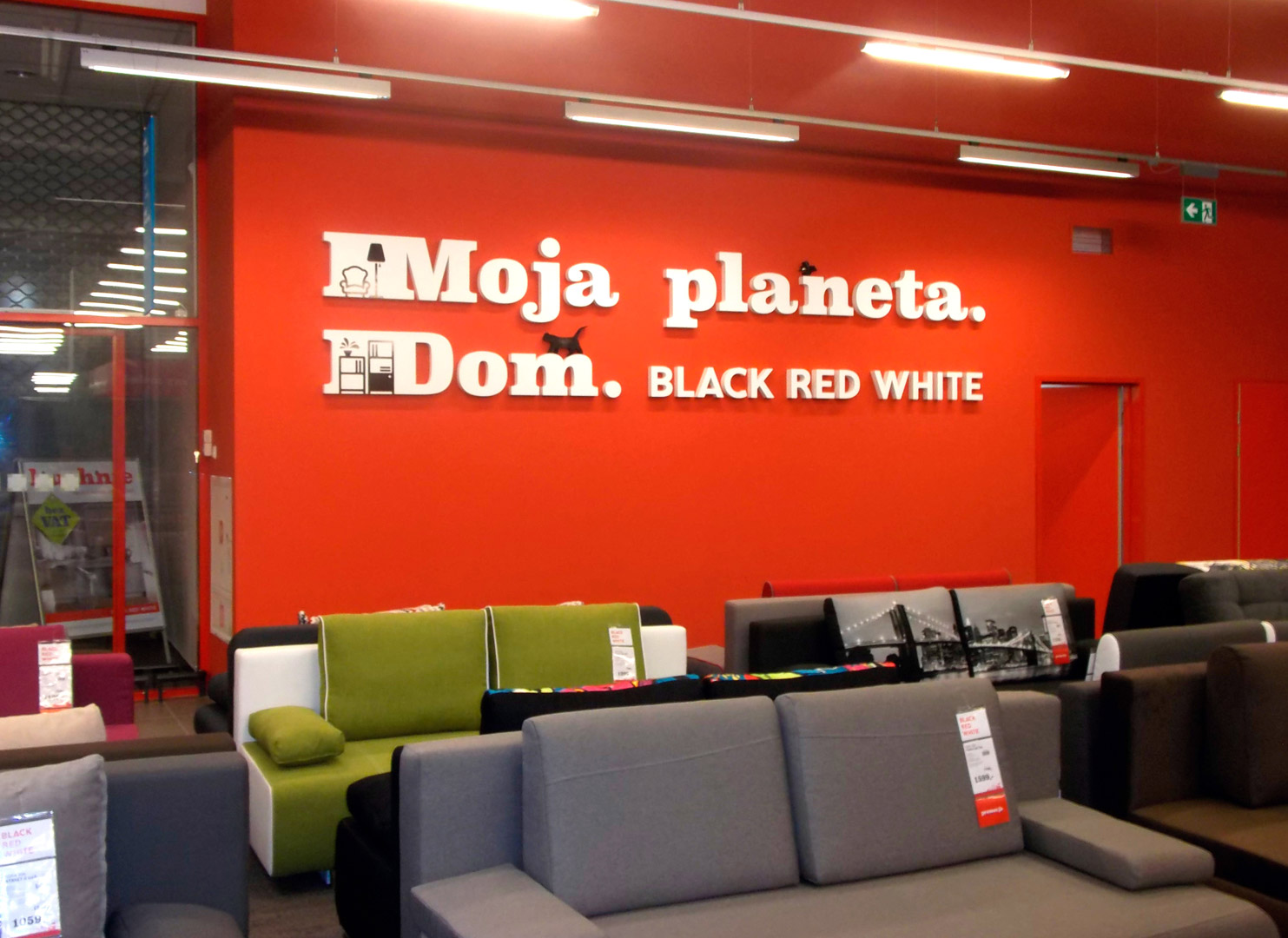 Ekspozycja mebli Black Red White w salonie firmowym w Przemyślu