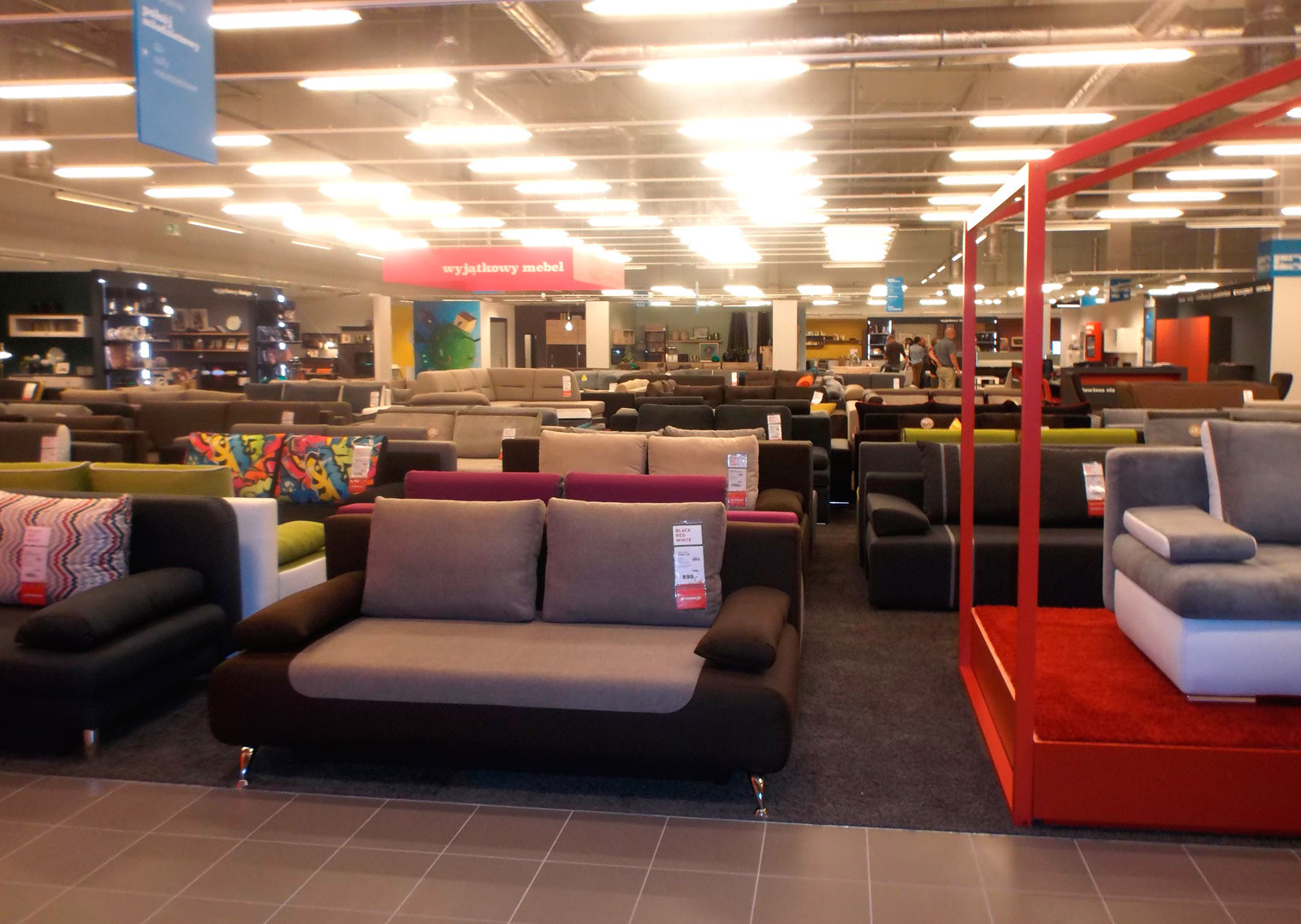 Ekspozycja mebli Black Red White w salonie firmowym w Przemyślu