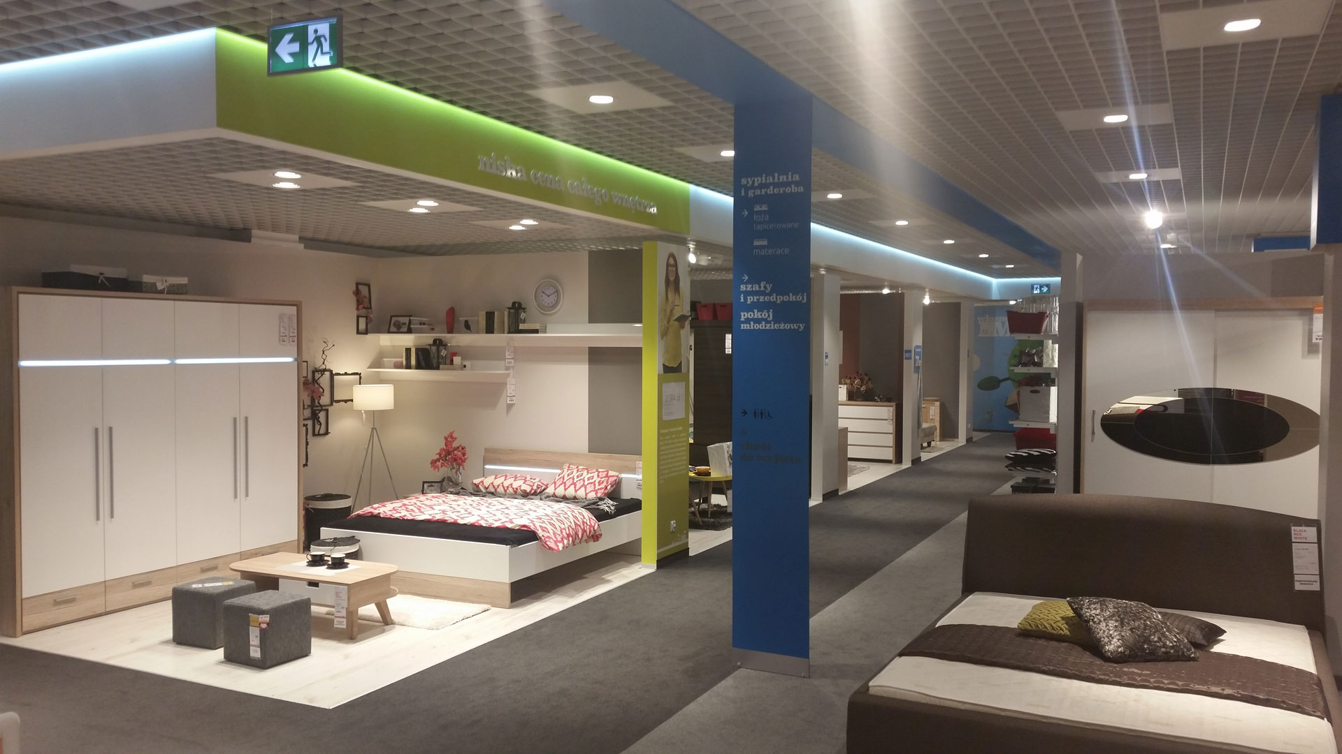 Metamorfoza salonu Black Red White w Warszawie