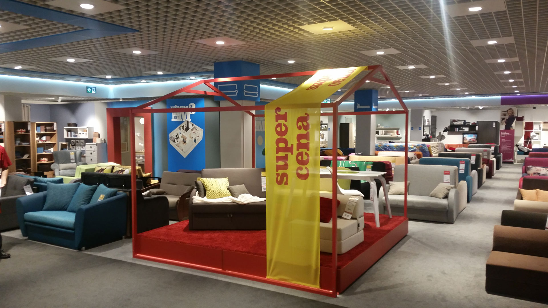 Metamorfoza salonu Black Red White w Warszawie