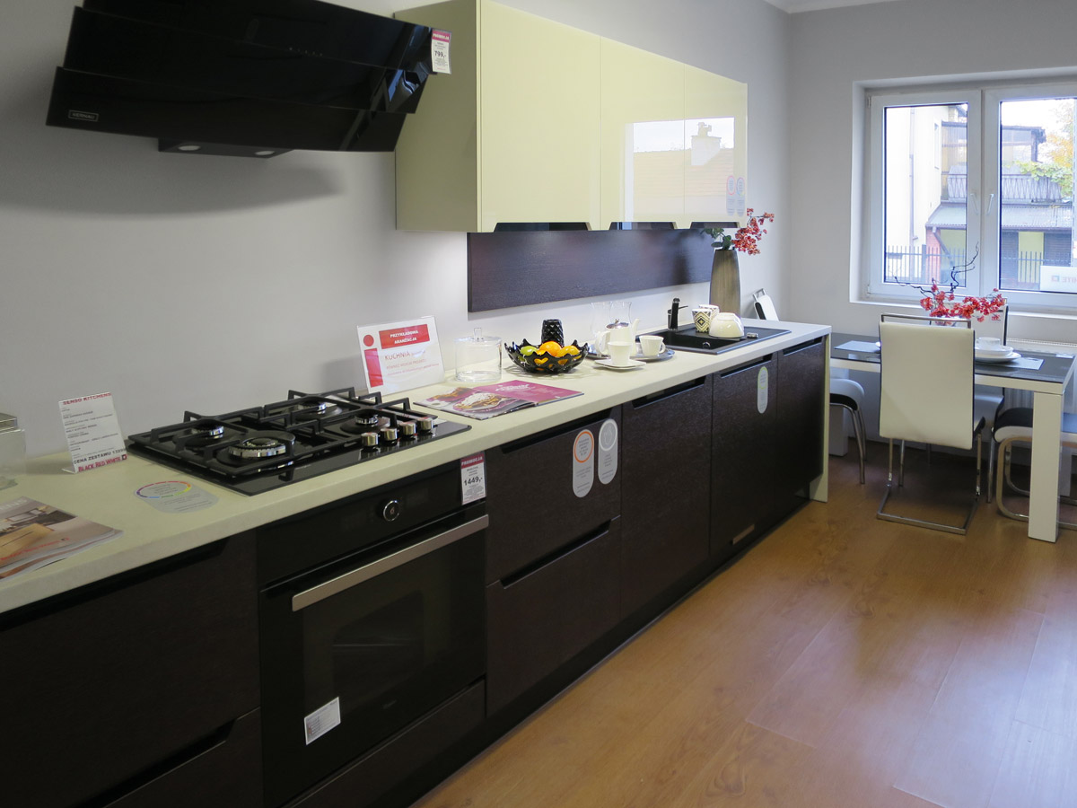 Ekspozycja mebli Black Red White w salonie partnerskim w Chrzanowie