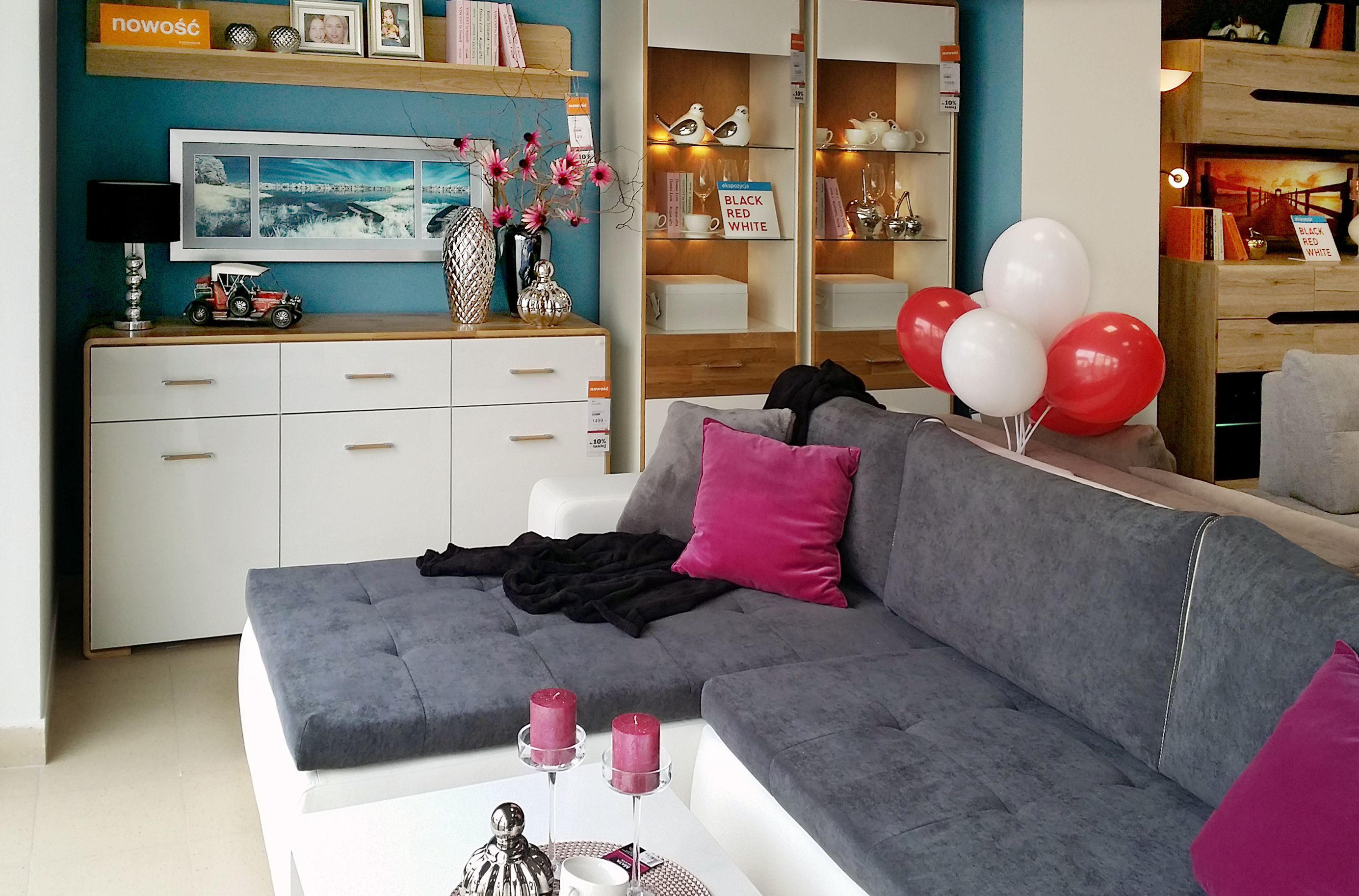 Ekspozycja mebli Black Red White w salonie partnerskim w Końskich