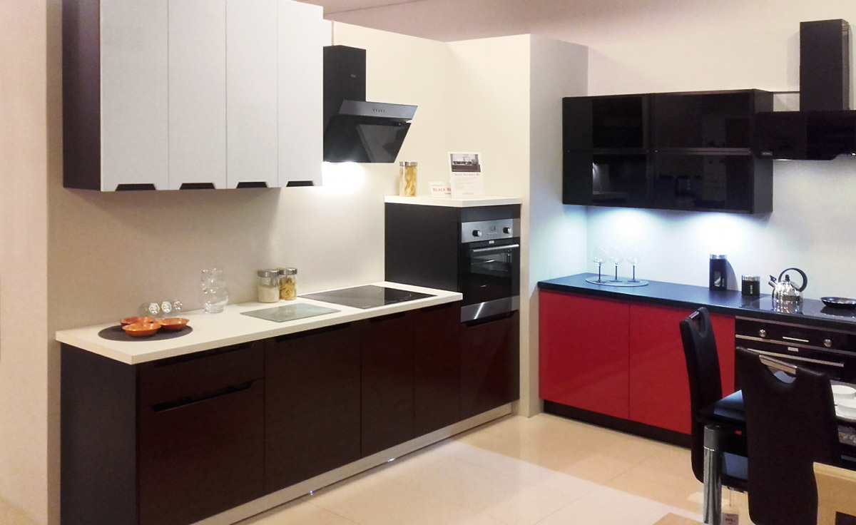 Ekspozycja mebli kuchennych Black Red White w salonie partnerskim w Nowym Targu