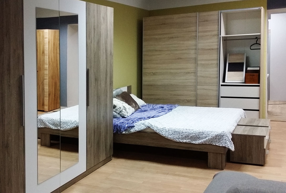 Ekspozycja mebli Black Red White w salonie partnetrskim w Ostrzeszowie