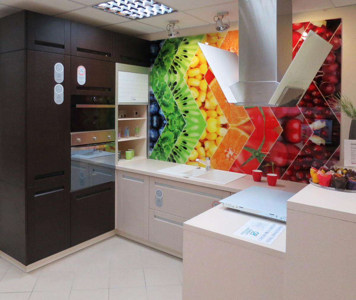 Ekspozycja mebli Black Red White w salonie partnerskim w Pszczynie