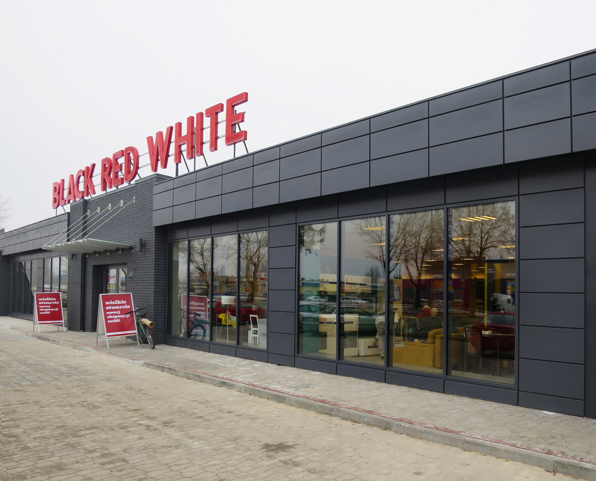 Ekspozycja mebli Black Red White w salonie partnerskim w Suwałkach