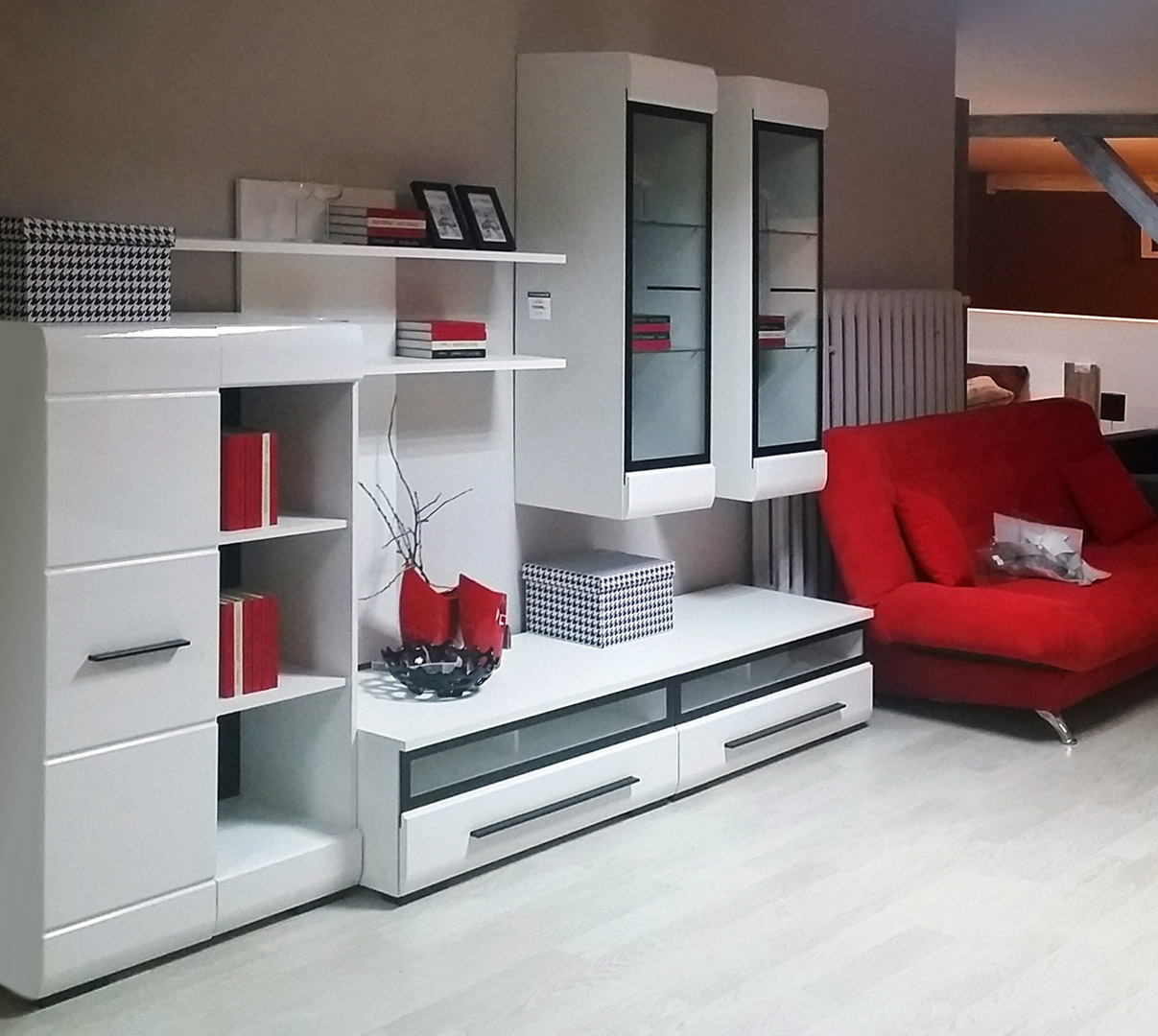 Ekspozycja mebli Black Red White w salonie partnerskim w Szprotawie