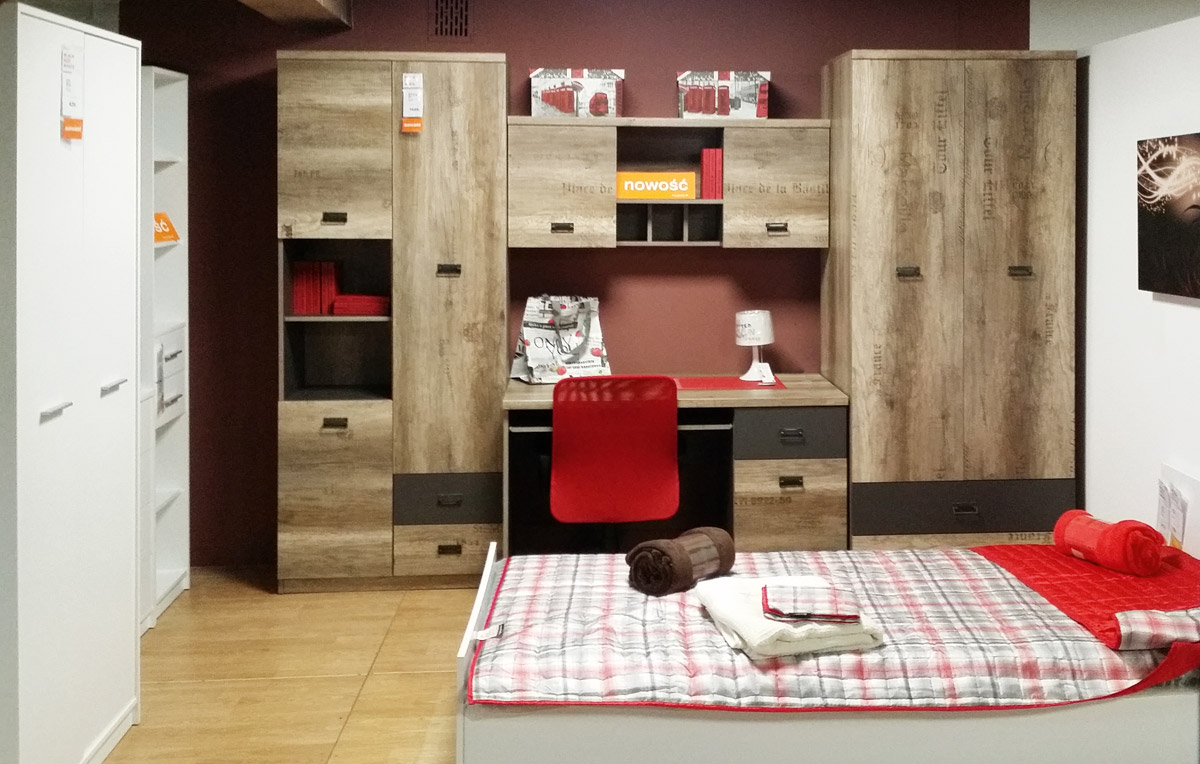 Ekspozycja mebli Black Red White w salonie partnerskim w Tczewie