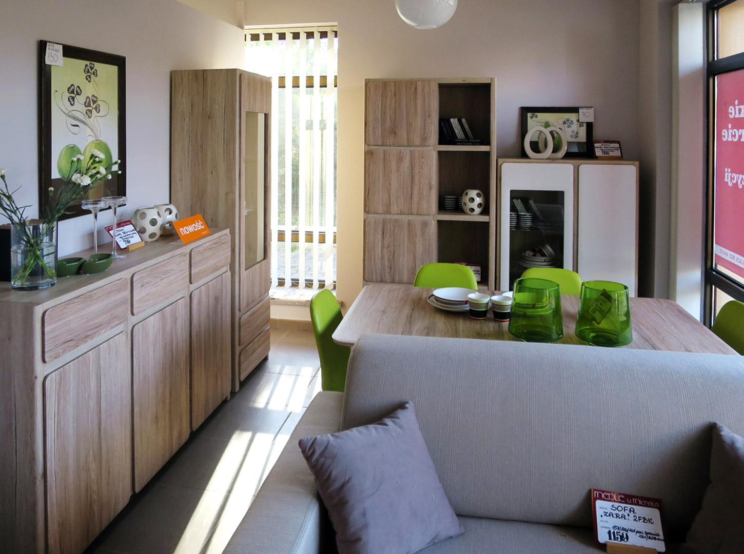 Ekspozycja mebli Black Red White w salonie partnerskim w Ustroniu