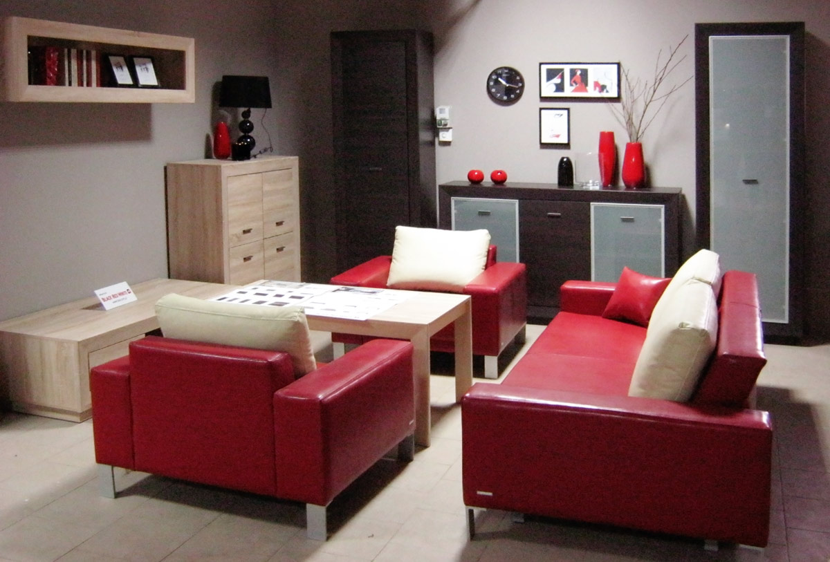 Ekspozycja mebli Black Red White w salonie partnerskim w Głownie