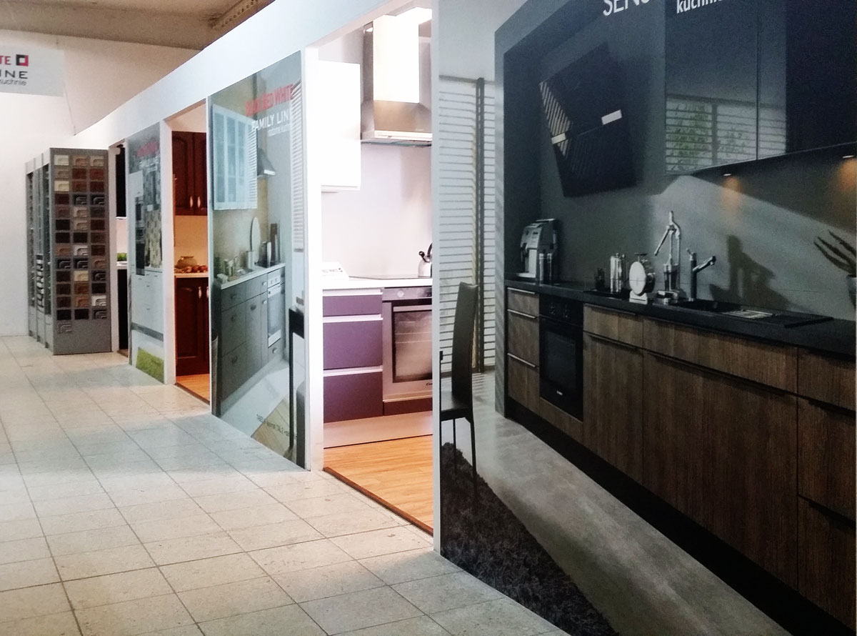 Ekspozycja mebli Black Red White w salonie partnerskm w Słubicach