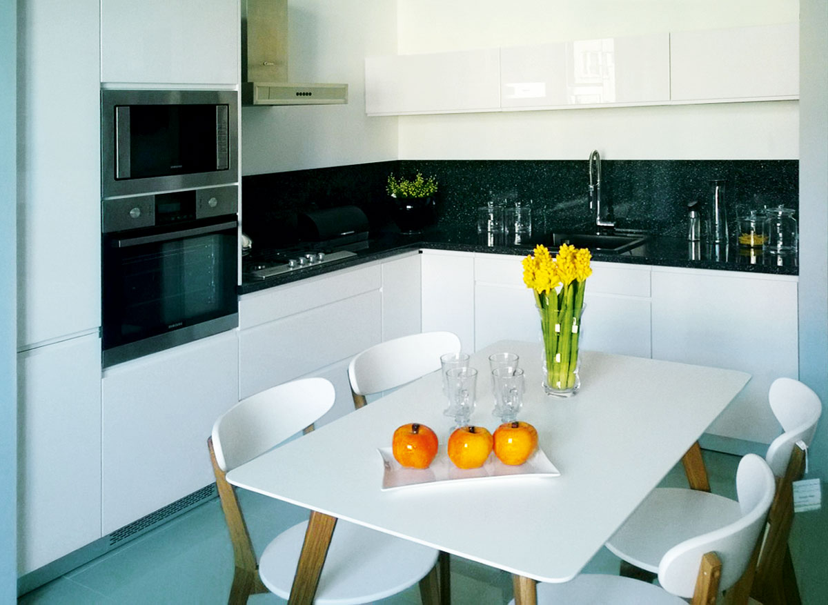 Ekspozycja mebli Black Red White w salonie partnerskim w Brodnicy