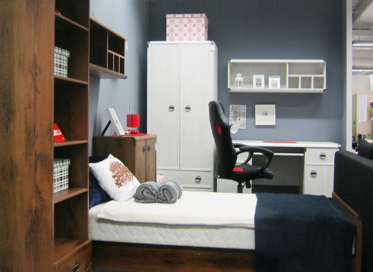 Ekspozycja mebli Black Red White w salonie partnerskim w Wadowicach